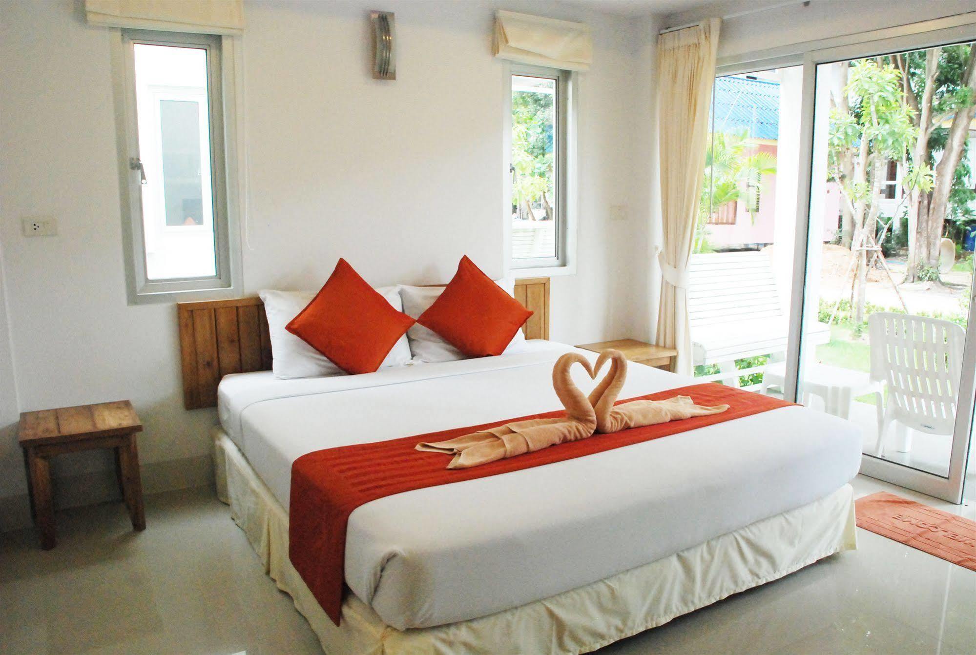 Amity Beach Resort Maret Exterior foto
